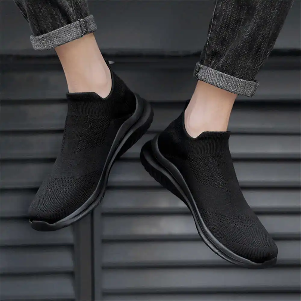 Luxury Lifestyle Goods - Sepatu olahraga pria, krem lembut baru