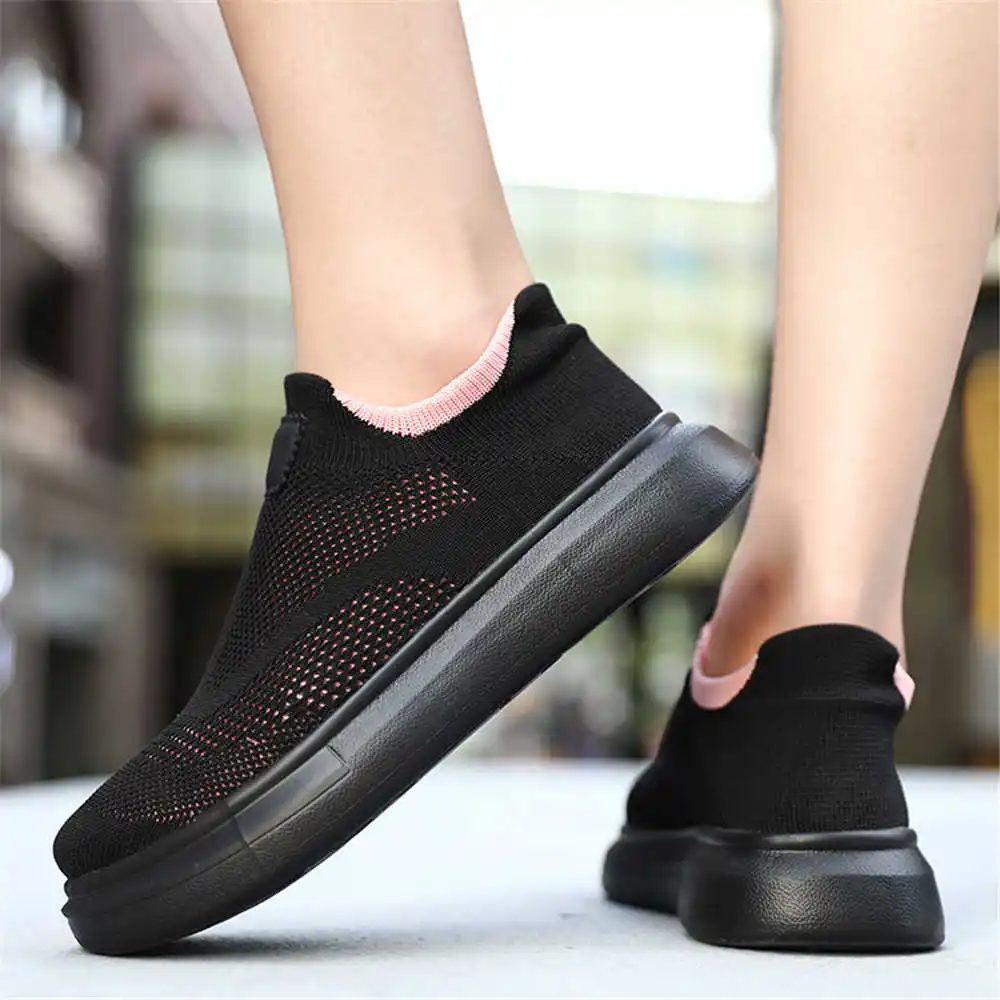 Luxury Lifestyle Goods - Stoking Platform sepatu cokelat untuk wanita