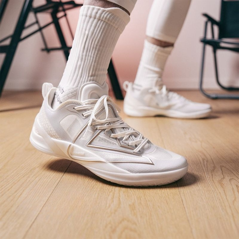Luxury Lifestyle Goods - Sepatu Basket Pria Mewah Baru, Sepatu